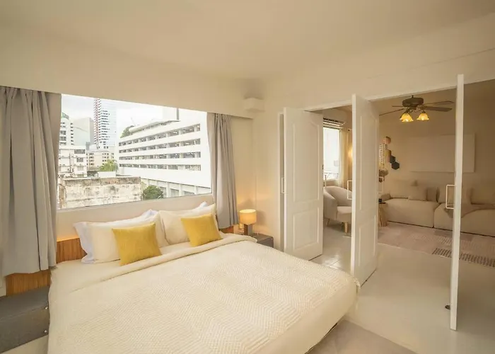 Cozy 2-bedroom In Silom Center - 6a 방콕